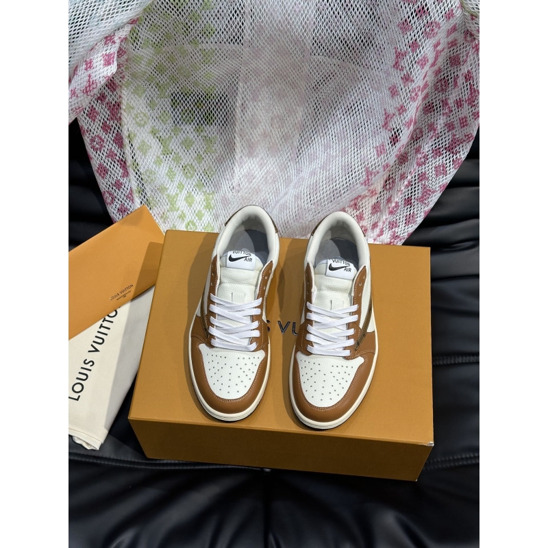 l**is V*t*n sneakers